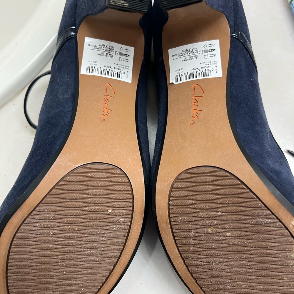 US 9.5 Chorus Tempo Navy Suede Pumps - Picture 3 of 4
